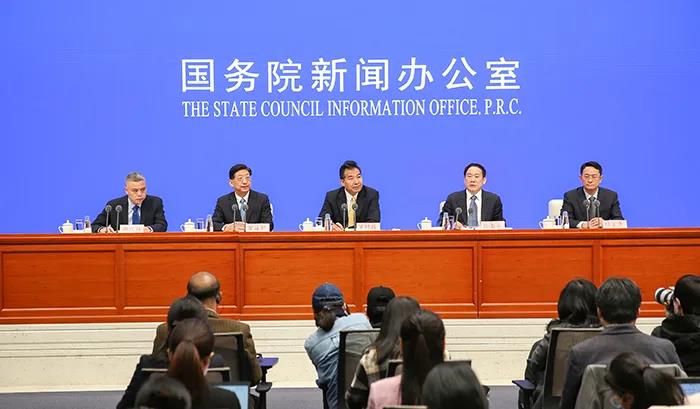 国新办发布会：中医药显著提升轻型普通型患者治愈率，有效缓解症状